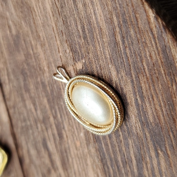 Pearl eternal twist pendant - Picture 1 of 2